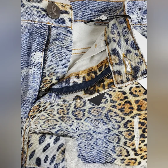 One Teaspoon Trucker Shorts/Leoparty
